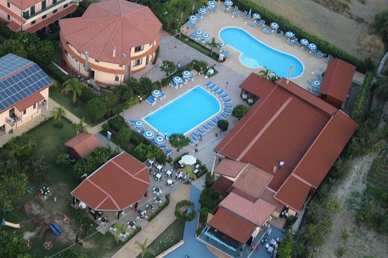 Aquilia Village And Residence Club Badolato Marina Екстериор снимка