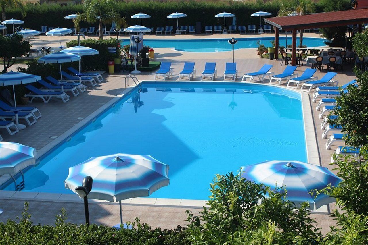 Aquilia Village And Residence Club Badolato Marina Екстериор снимка